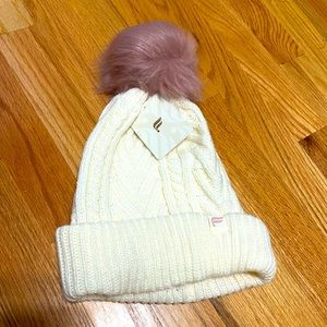 Fabletics winter knit hat with puff - white hat/ light pink puff